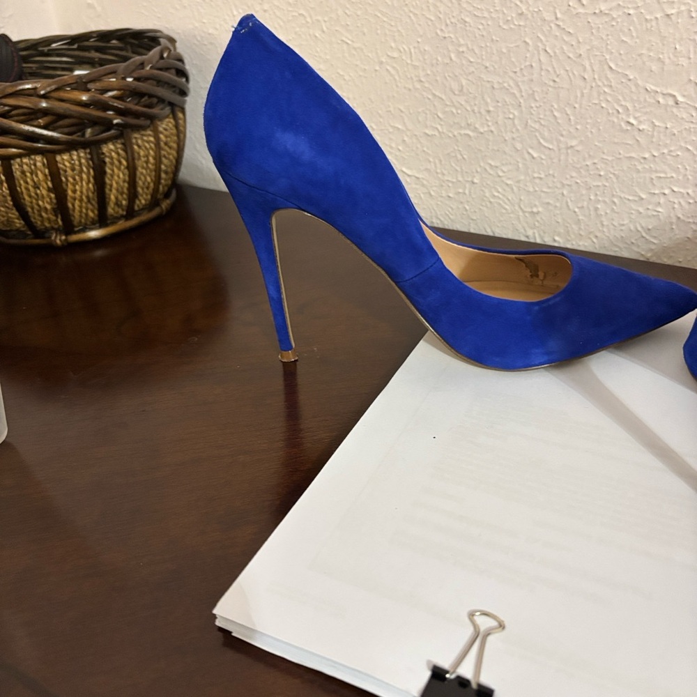 Steve Madden Elegant Blue Suede Pointed-Toe Stiletto Pumps - Picture 6 of 8